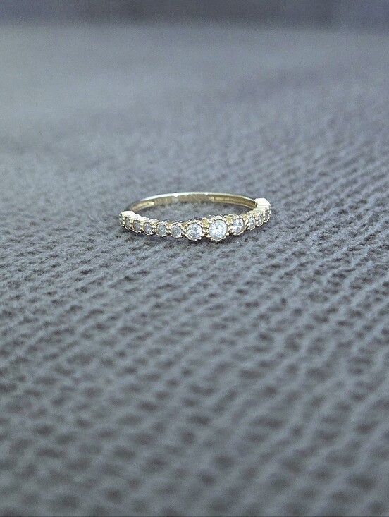 unknown maker Jewelry - Dainty 14K Gold💛 Ring💍 with Fifteen Graduated Lab🧪 Created Diamonds💎